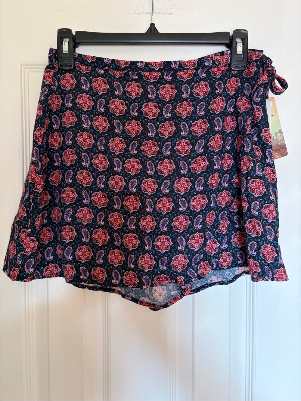 Lily White Navy Skort with Pink Floral Medallion Print Size M